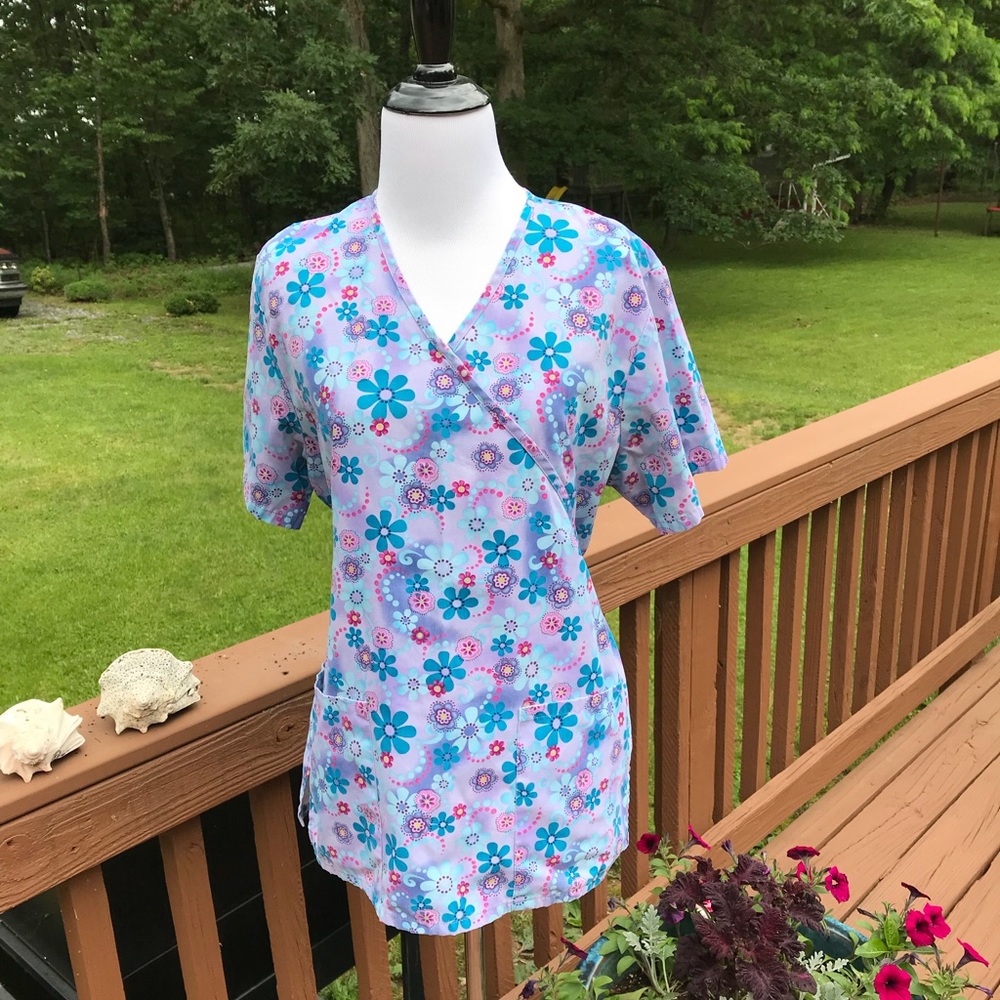🌺🌺 4/$25!! Simply Basic Scrub Top